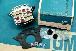 Nos 1971 Cadillac Trunk Lock Cover Emblem Flip LID Crest Deck Gm Trim